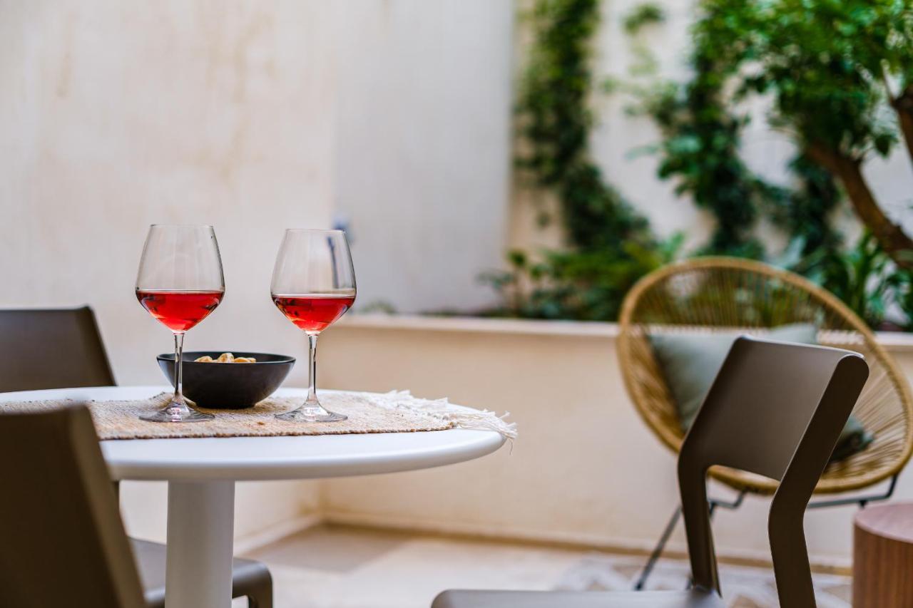 Helloapulia Charming Palazzo Clemente - Self-Catering Suites With Aircondition Monopoli Zewnętrze zdjęcie
