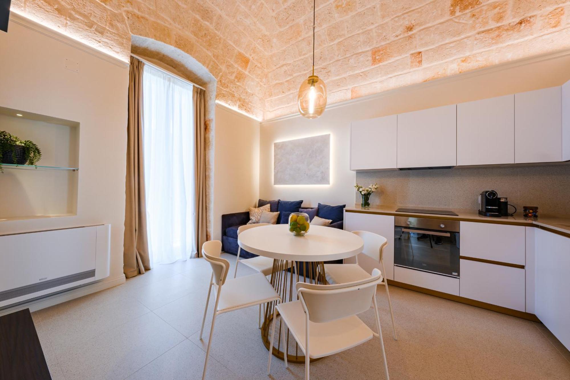 Helloapulia Charming Palazzo Clemente - Self-Catering Suites With Aircondition Monopoli Zewnętrze zdjęcie